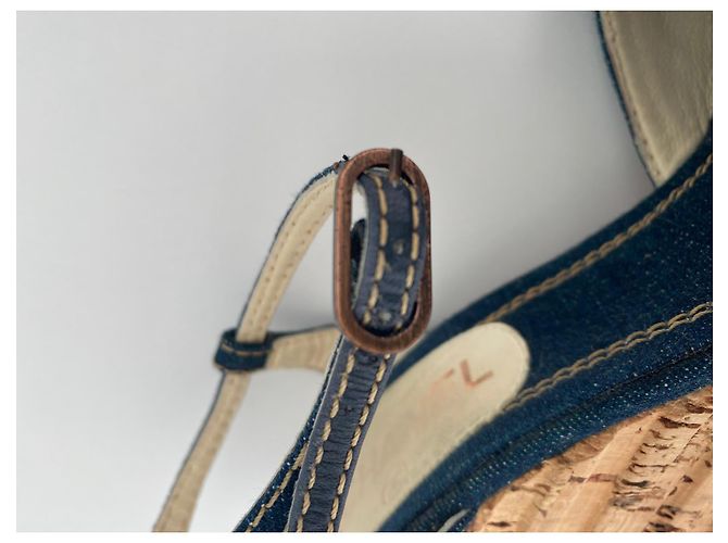 Sandali con plateau Chanel in denim blu con camelia - vista 5