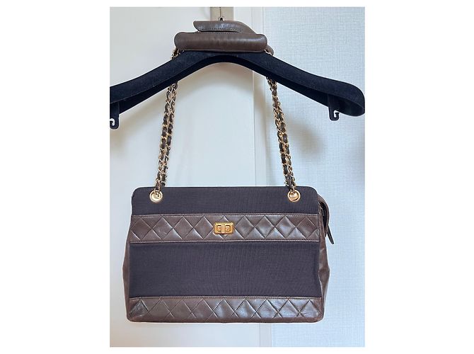 2.55 Bolsa Chanel em couro acolchoado marrom - vista 2