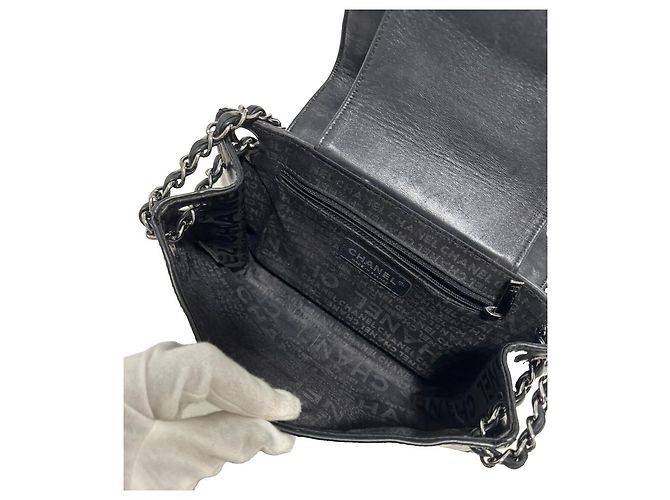 Chanel Borsa a tracolla in pelle nera e catena argento Nero Silver hardware - vista 11
