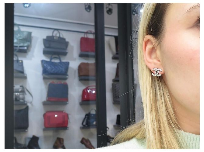 NUOVI ORECCHINI CHANEL CON LOGO CC E STRASS EFFETTO INVECCHIATO NUOVI ORECCHINI Argento - vista 10