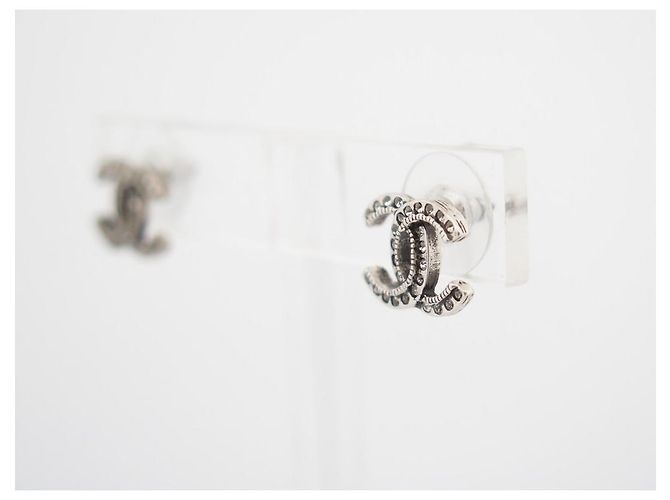 NUOVI ORECCHINI CHANEL CON LOGO CC E STRASS EFFETTO INVECCHIATO NUOVI ORECCHINI Argento - vista 2