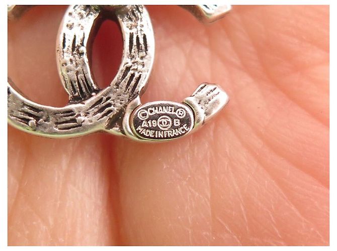 NUOVI ORECCHINI CHANEL CON LOGO CC E STRASS EFFETTO INVECCHIATO NUOVI ORECCHINI Argento - vista 6