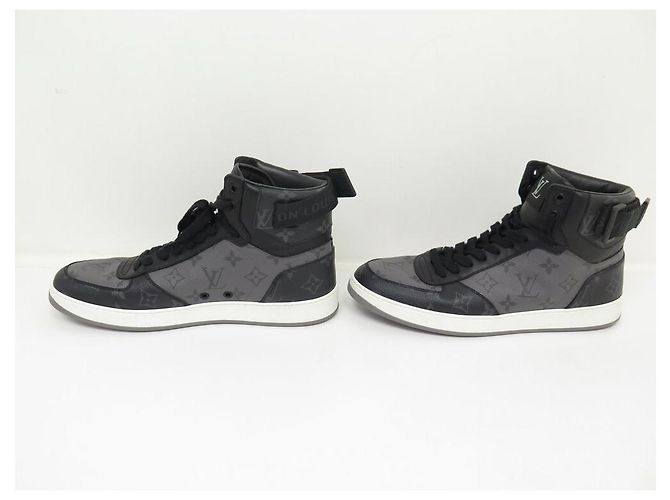 NEUF BASKETS LOUIS VUITTON 1A8EAW RIVOLI SNEAKER BOOT MONOGRAM ECLIPSE 8 42 Gris - vue 2