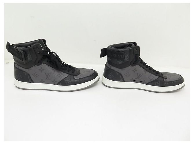 NEUF BASKETS LOUIS VUITTON 1A8EAW RIVOLI SNEAKER BOOT MONOGRAM ECLIPSE 8 42 Gris - vue 3