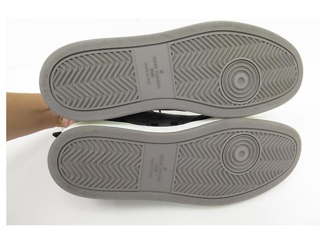 NEUF BASKETS LOUIS VUITTON 1A8EAW RIVOLI SNEAKER BOOT MONOGRAM ECLIPSE 8 42 Gris - vue 6