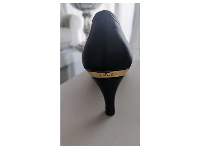 Décolleté Prada a punta aperta in pelle goffrata nera Nero - vista 3