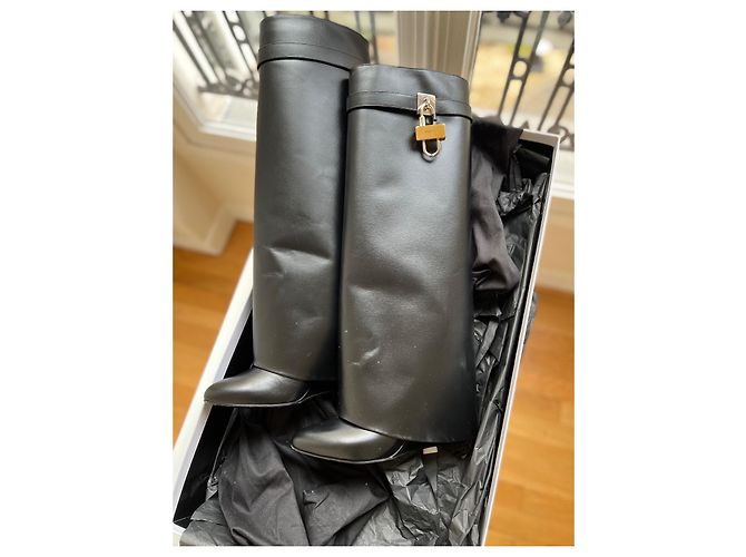 Botas Givenchy Shark Lock de cuero con corte amplio. Negro - vista 3