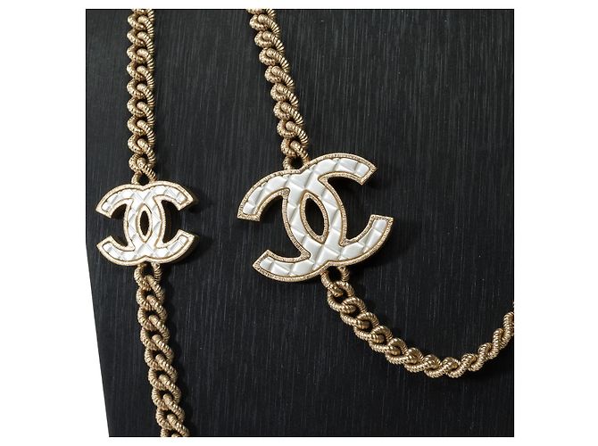Gioielli CHANEL CC in metallo dorato - 101605 D'oro - vista 5