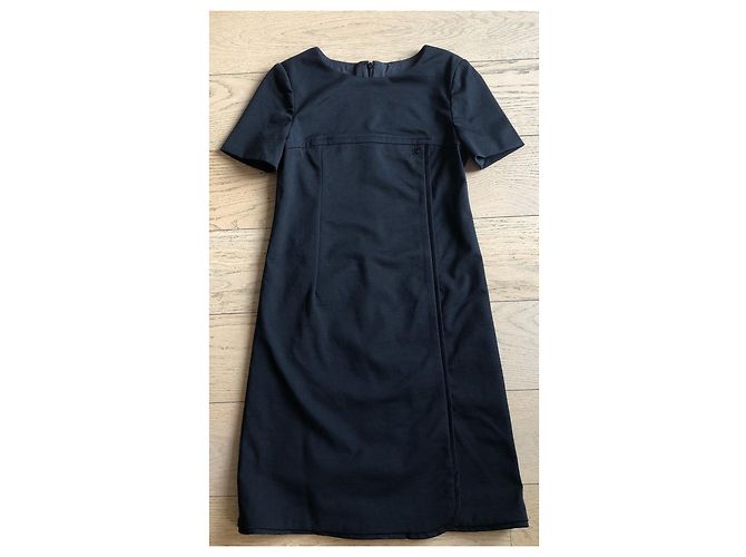 Vestido Chanel preto de lã com mangas curtas - vista 2