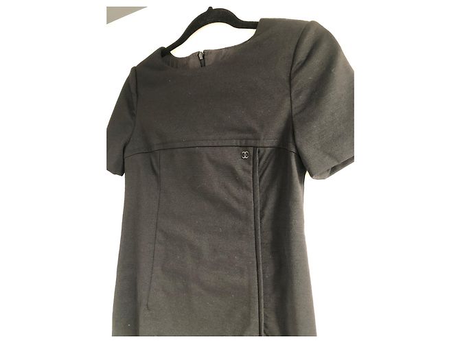 Vestido Chanel preto de lã com mangas curtas - vista 5