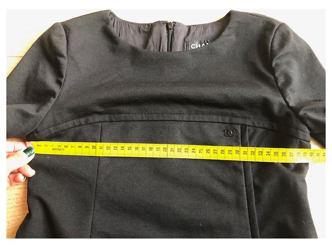 Vestido Chanel preto de lã com mangas curtas - vista 8
