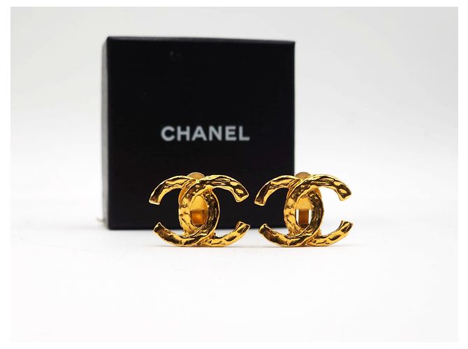Coco Crush Orecchini Chanel CC Coco Vintage martellati Gold hardware - vista 2