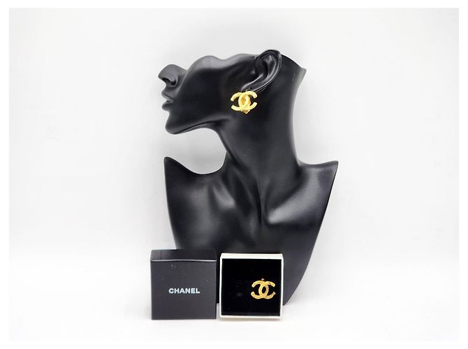 Coco Crush Orecchini Chanel CC Coco Vintage martellati Gold hardware - vista 3