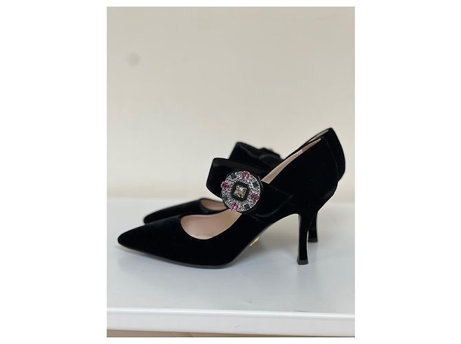 Prada Pumps aus Samt mit Strassknopf Größe 39.5 Schwarz - Ansicht 5