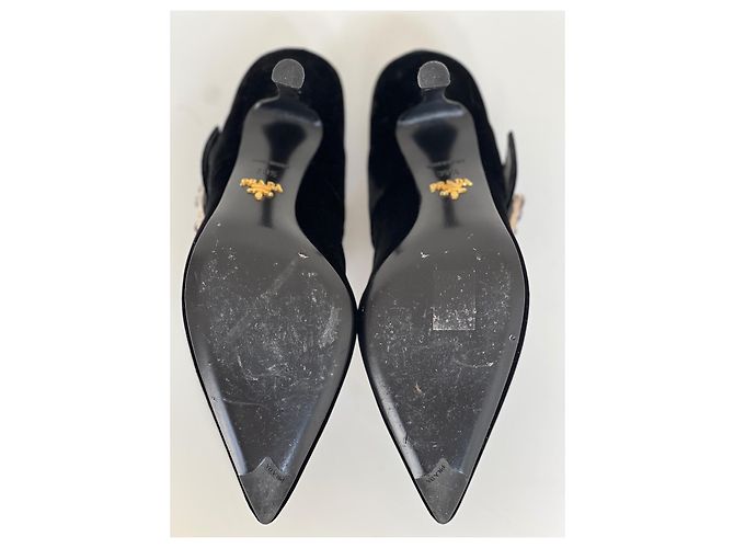 Prada Pumps aus Samt mit Strassknopf Größe 39.5 Schwarz - Ansicht 7