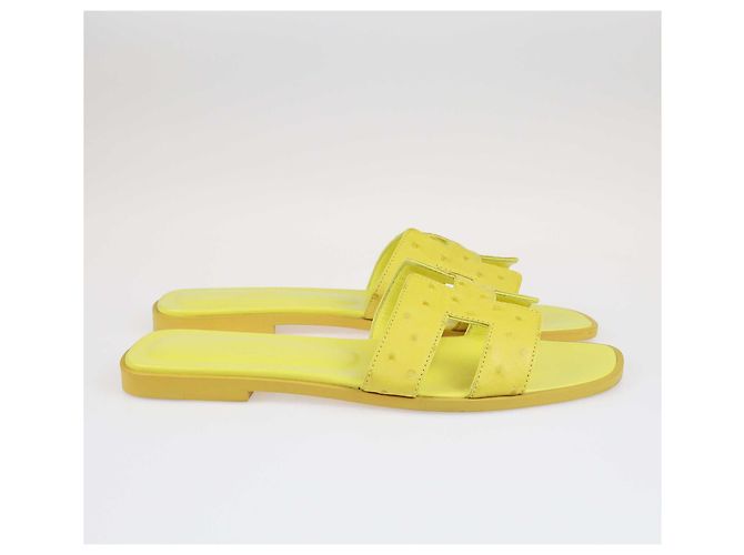 Hermès Sandali Hermes gialli in struzzo Oran Giallo - vista 3