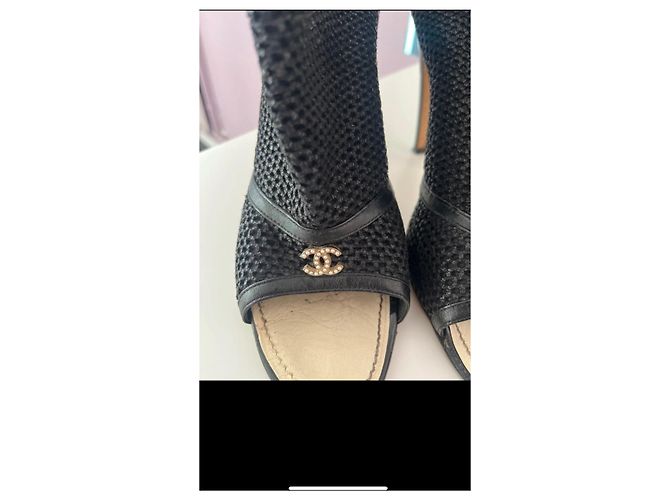 Décolleté Chanel in pelle traforata nera a punta aperta Nero - vista 4
