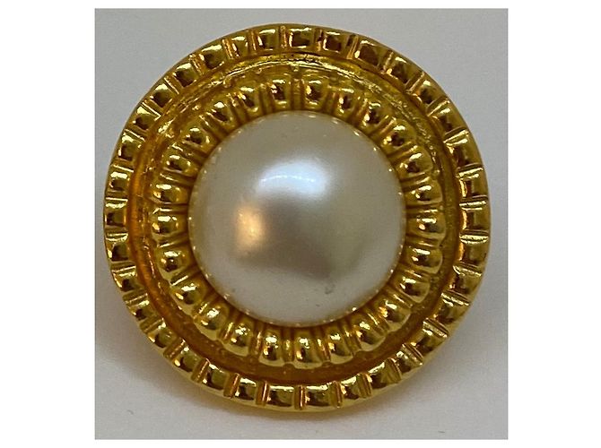 Orecchini Chanel Metallo dorato e perla in resina Gold hardware - vista 2