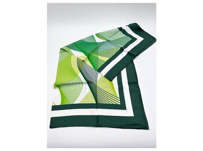 Pañuelo de seda verde con estampado Rolex. - vista 2
