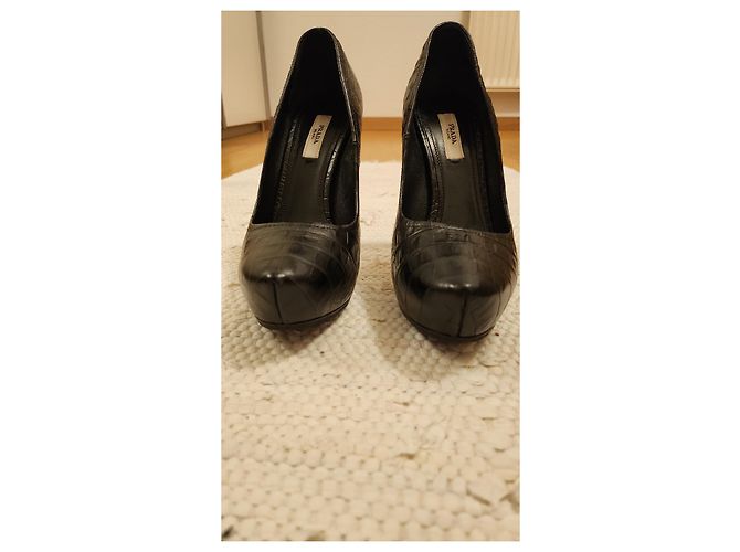 Décolleté Prada in pelle coccodrillo nera con plateau Nero - vista 2