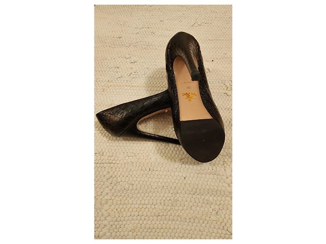 Décolleté Prada in pelle coccodrillo nera con plateau Nero - vista 6