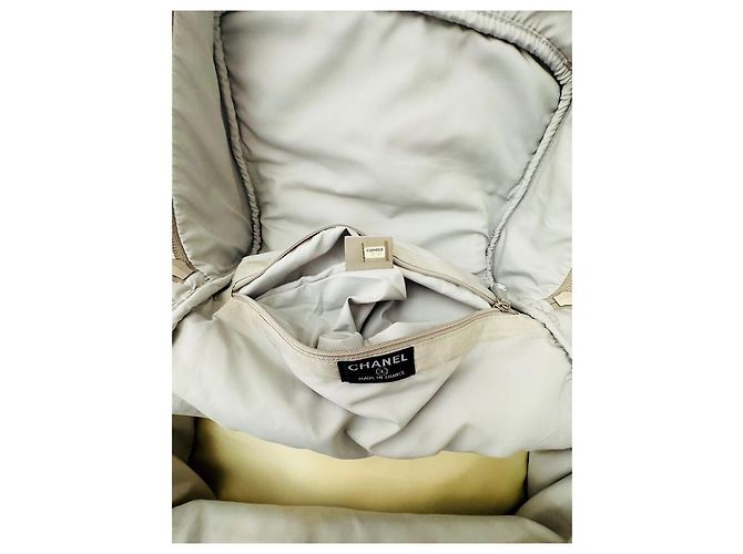Zaino Chanel Sports in nylon e gomma nero e crema Crudo - vista 11