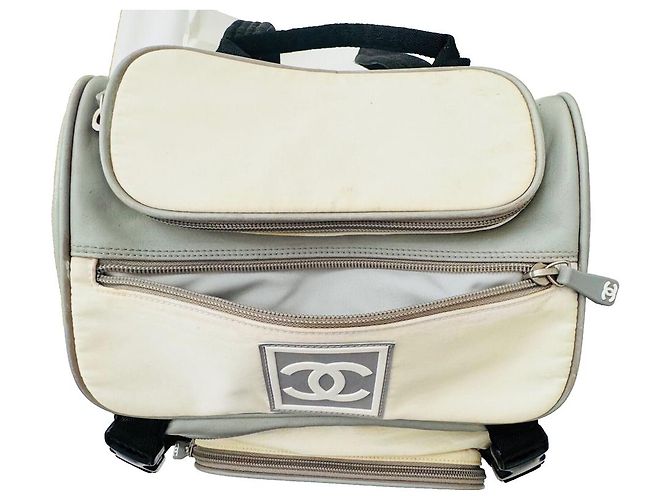 Zaino Chanel Sports in nylon e gomma nero e crema Crudo - vista 9