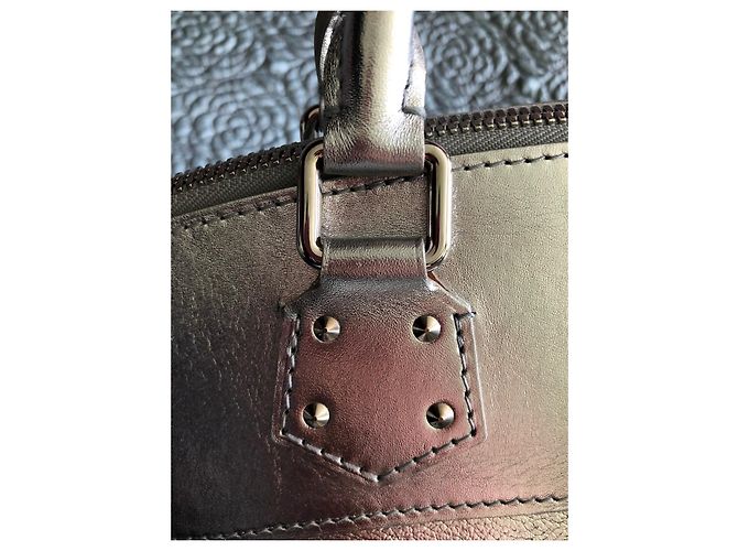Louis Vuitton Suhali Lockit MM Borsa in pelle argento - vista 10