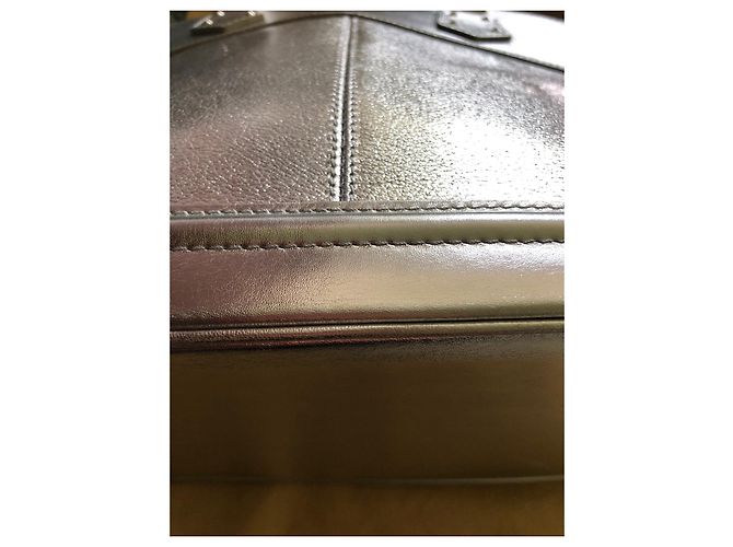 Louis Vuitton Suhali Lockit MM Borsa in pelle argento - vista 15
