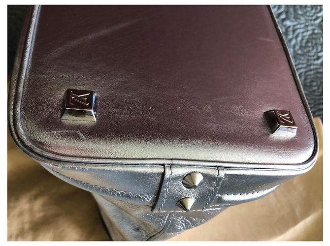 Louis Vuitton Suhali Lockit MM Borsa in pelle argento - vista 16