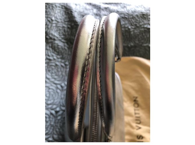 Louis Vuitton Suhali Lockit MM Borsa in pelle argento - vista 20