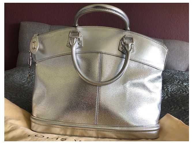 Louis Vuitton Suhali Lockit MM Borsa in pelle argento - vista 21