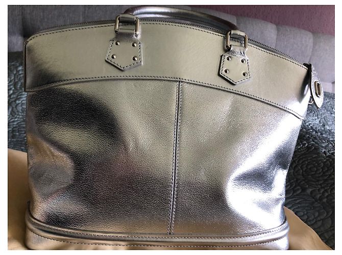 Louis Vuitton Suhali Lockit MM Borsa in pelle argento - vista 9