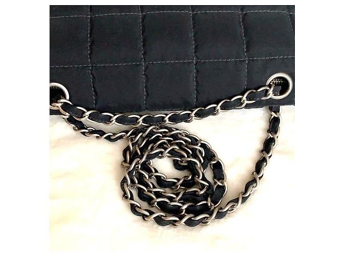 Bolsa transversal CHANEL acolchoada quadrada Jumbo com hardware prateado em nylon. Preto - vista 14