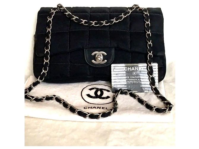 Bolsa transversal CHANEL acolchoada quadrada Jumbo com hardware prateado em nylon. Preto - vista 15