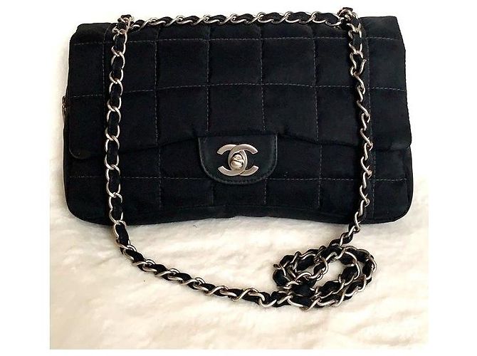 Bolsa transversal CHANEL acolchoada quadrada Jumbo com hardware prateado em nylon. Preto - vista 17