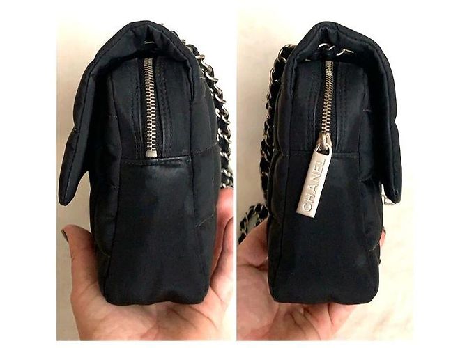 Bolsa transversal CHANEL acolchoada quadrada Jumbo com hardware prateado em nylon. Preto - vista 6