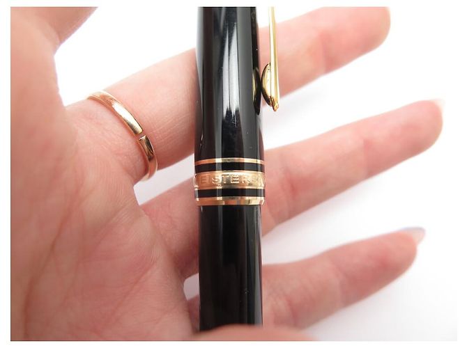 CANETA ESFEROGRÁFICA MONTBLANC MEISTERSTUCK CLÁSSICA DOURADA MB132453 Preto - vista 7