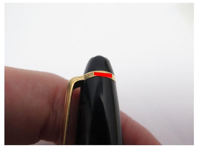CANETA ESFEROGRÁFICA MONTBLANC MEISTERSTUCK CLÁSSICA DOURADA MB132453 Preto - vista 8
