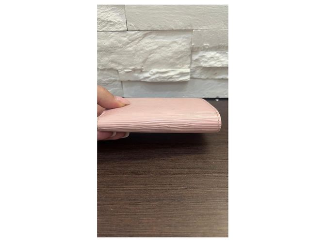 Sarah Cartera Louis Vuitton de piel rosa - vista 3
