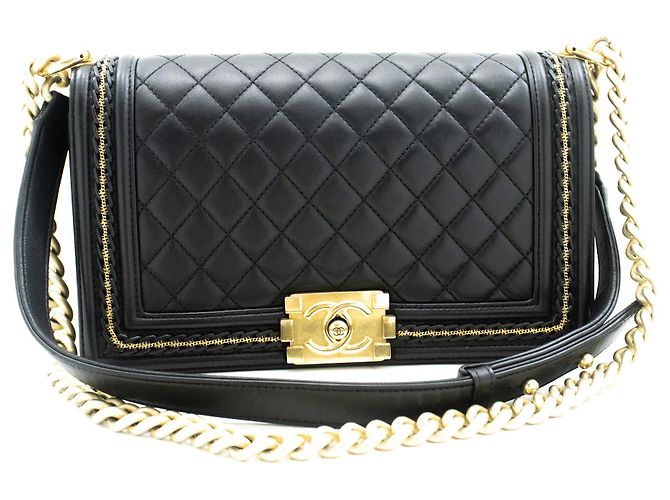 CHANEL Boy Chain Schultertasche Schwarzes gestepptes Lammleder mit Klappe - Ansicht 2