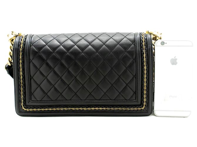CHANEL Boy Chain Schultertasche Schwarzes gestepptes Lammleder mit Klappe - Ansicht 3