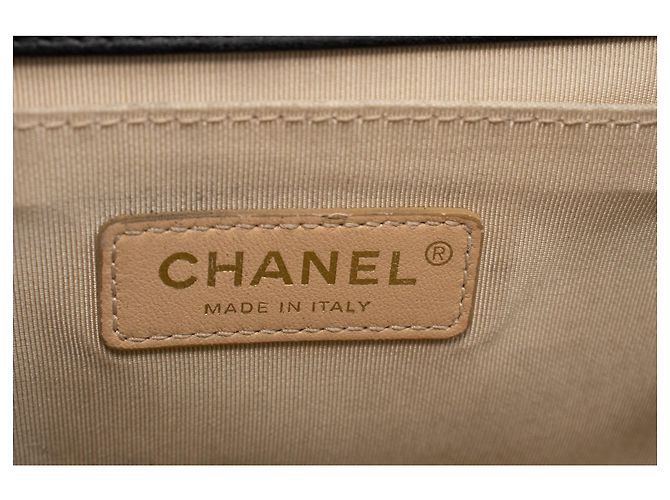 CHANEL Boy Chain Schultertasche Schwarzes gestepptes Lammleder mit Klappe - Ansicht 8