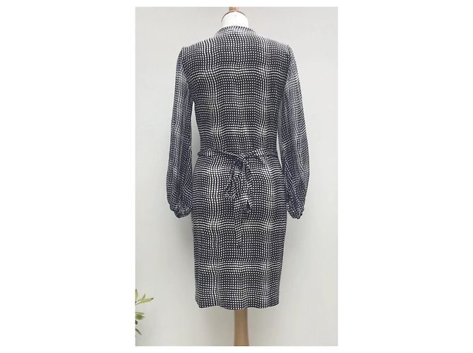 Diane Von Furstenberg Vestido envelope de seda DvF Sigourney com mangas de chiffon Preto Branco - vista 2