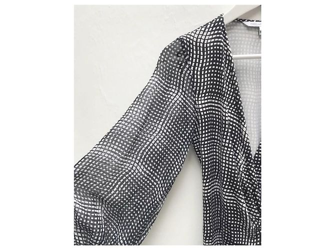 Diane Von Furstenberg Vestido envelope de seda DvF Sigourney com mangas de chiffon Preto Branco - vista 5