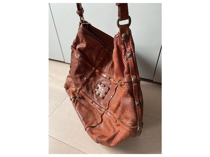 Borsa monospalla Campomaggi in pelle color cognac. - vista 2