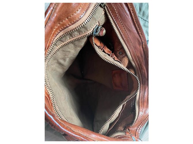 Borsa monospalla Campomaggi in pelle color cognac. - vista 3