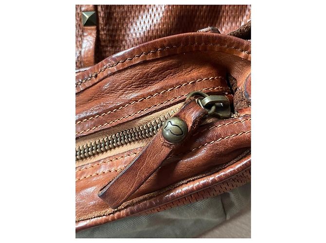 Borsa monospalla Campomaggi in pelle color cognac. - vista 4