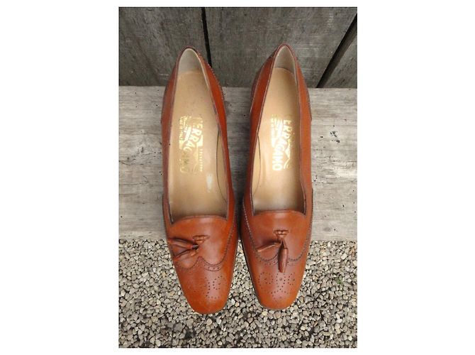 Décolleté Salvatore Ferragamo in pelle marrone chiaro - vista 2