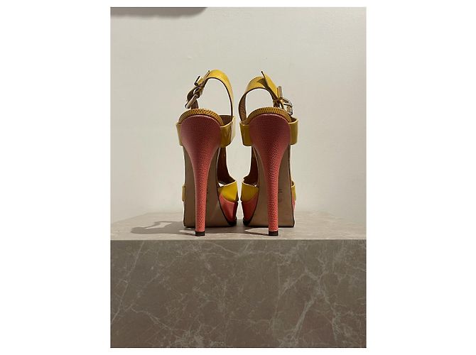 Sandali FENDI T.EU 40 Pelle Giallo - vista 4